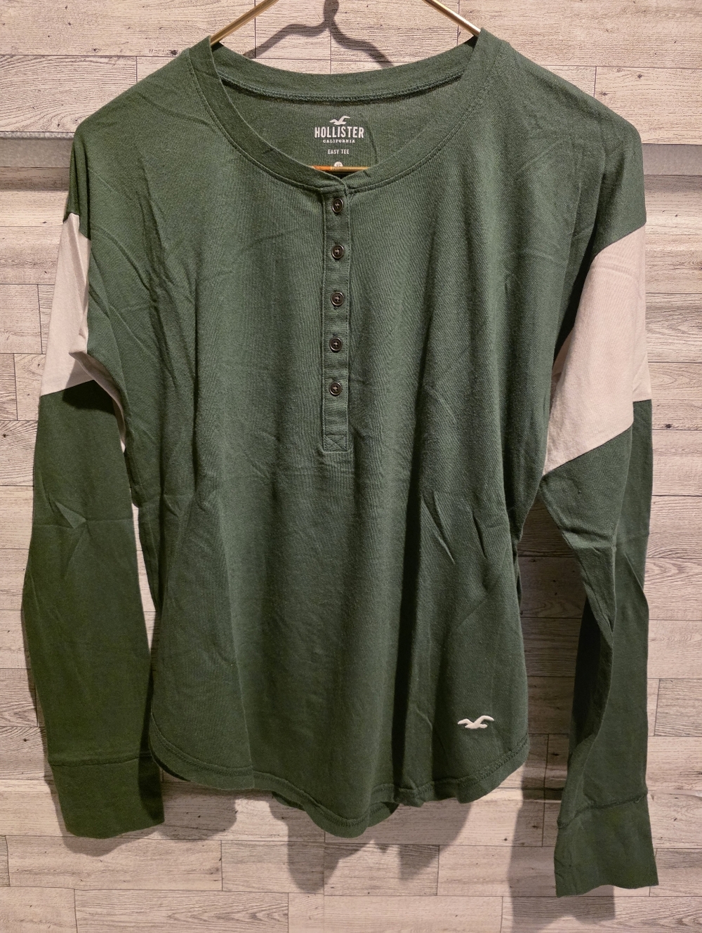 Hollister Men Long-Sleeve Henley in Olive Green with Cream Panels